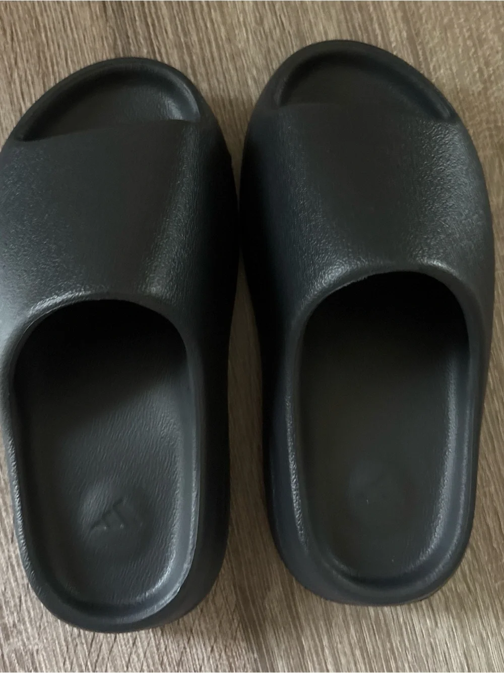 YEEZY SLIDES